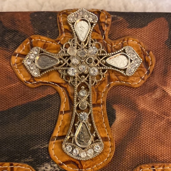 Camo Women's Wallet w/Rhinestones. - Picture 6 of 7